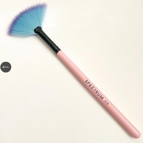 (3/30$) Spectrum A10 - Small Fan Brush - Picture 1 of 3